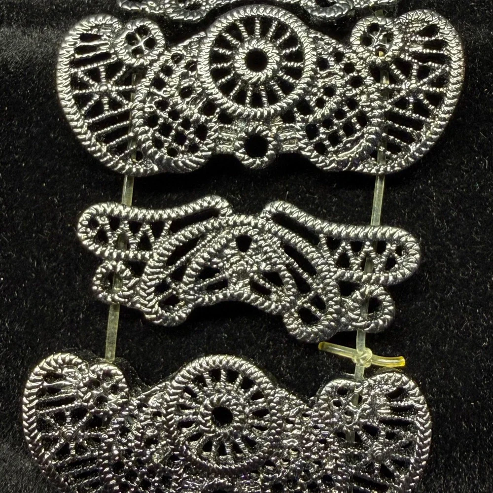 Ornate‎ Filigree Stretch Bracelet Silver Tone Lace Overlay Wide Cuff 9.5 in